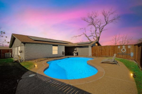 Cozy & Bright 4 Bedrooms Pool Mins to Attractions